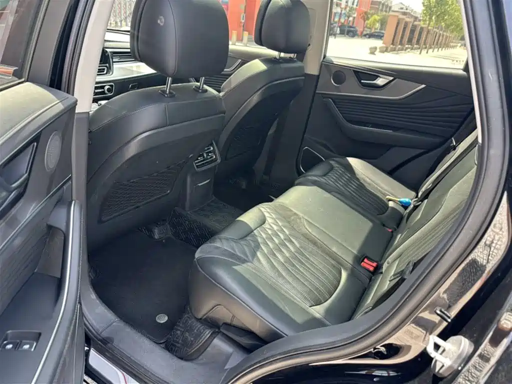 Hongqi HS5 2023 2.0T Qixiang Pro version купить на сайте DeffCars