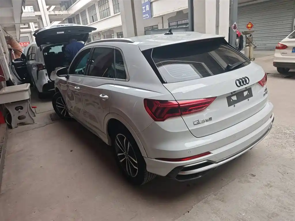 Audi Q3 2022 35 TFSI aggressive and dynamic купить на сайте DeffCars