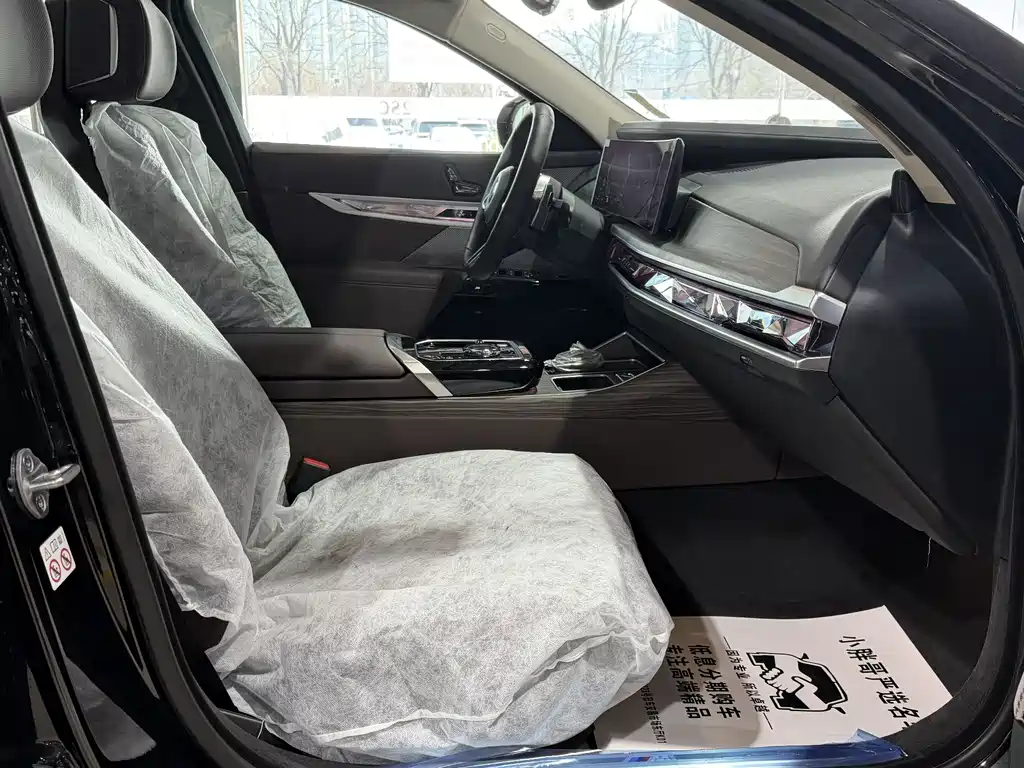 BMW 7 Series 2023 740Li Leading M Sports Package купить на сайте DeffCars
