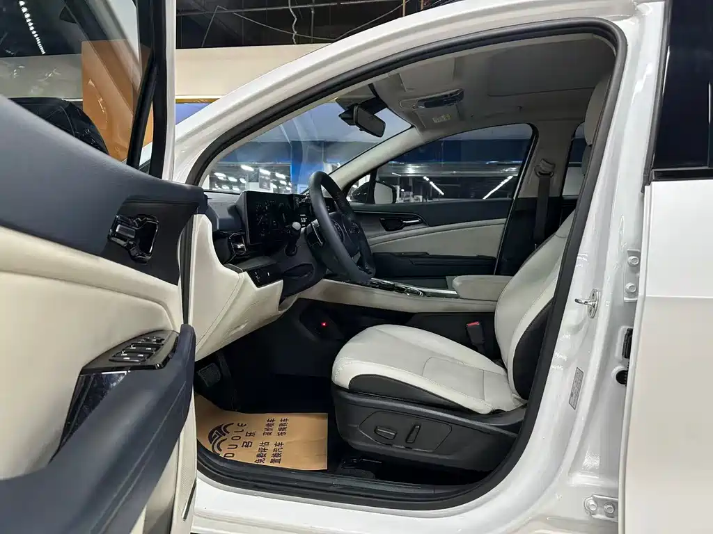 Lion Expands the Boundary 2023 2.0L HEV Two-wheel Drive Premium Edition купить на сайте DeffCars