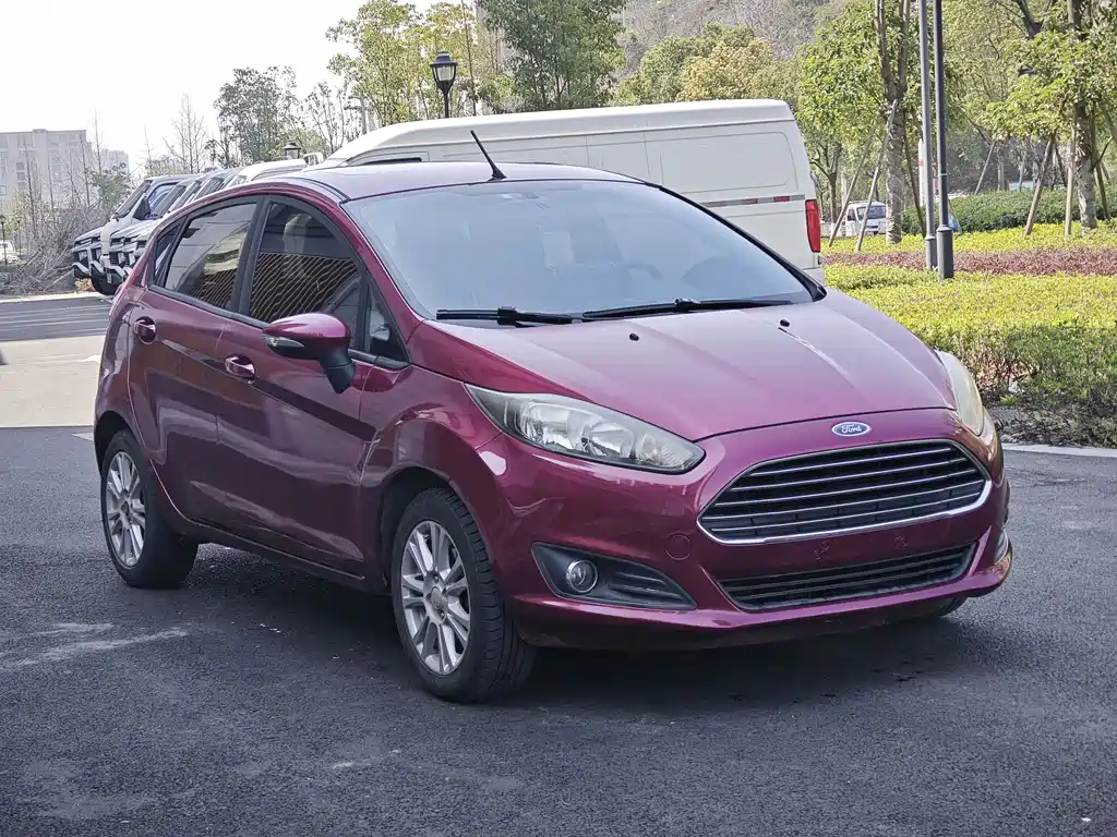 Carnival 2013 hatchback 1.5L automatic stylish model купить на сайте DeffCars