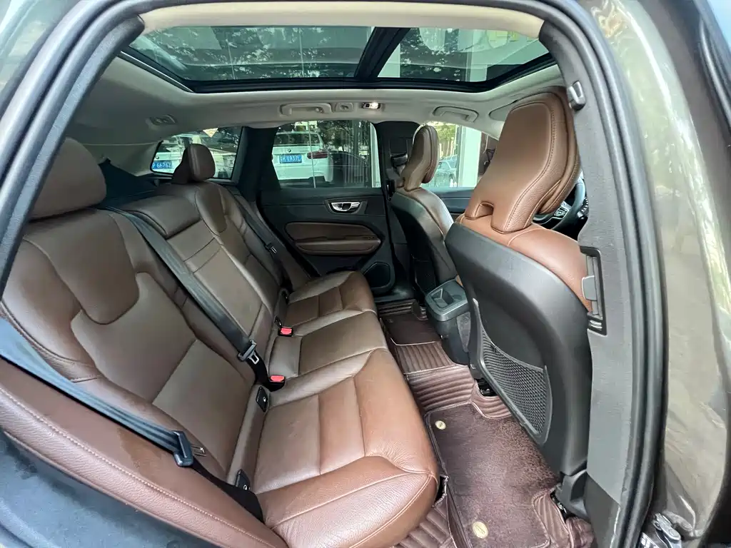 Volvo XC60 2020 T5 four-wheel drive Zhiyuan Deluxe Edition купить на сайте DeffCars