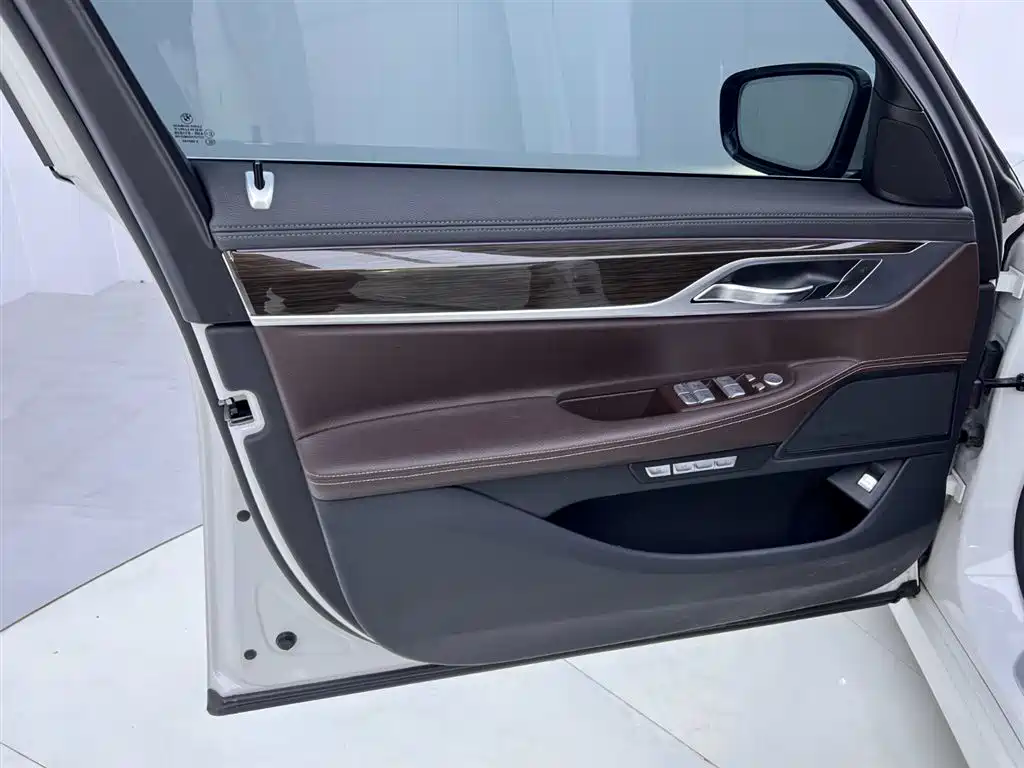 BMW 7 Series 2018 730Li Leading Excellence Package купить на сайте DeffCars