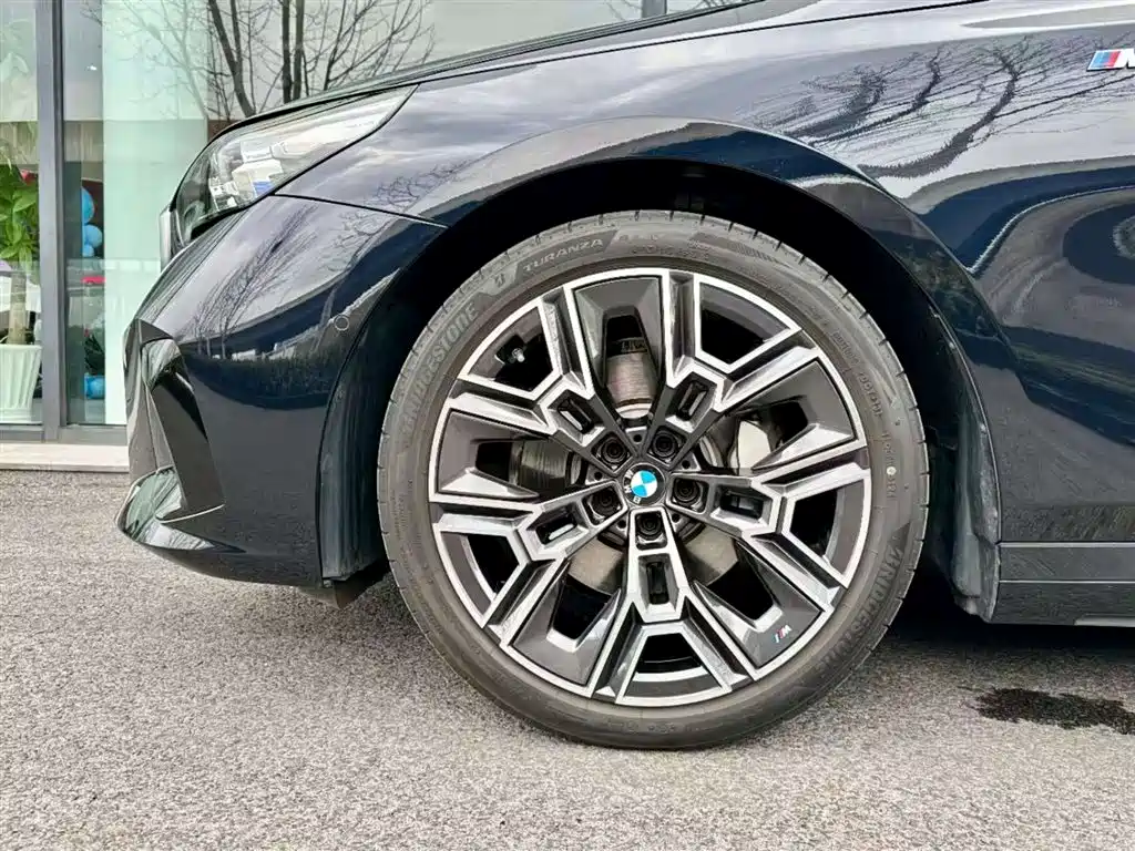 BMW 5 Series 2025 530Li Exclusive M Sports Package купить на сайте DeffCars