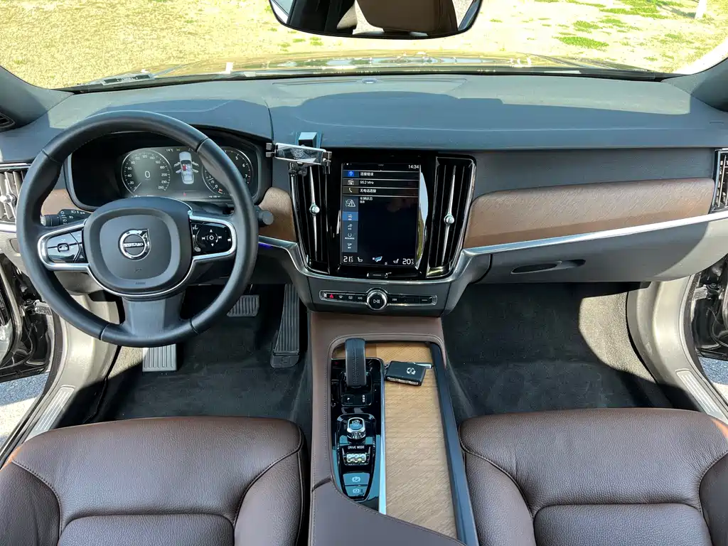 Volvo S90 2021 B5 Zhiyi Luxury Edition купить на сайте DeffCars