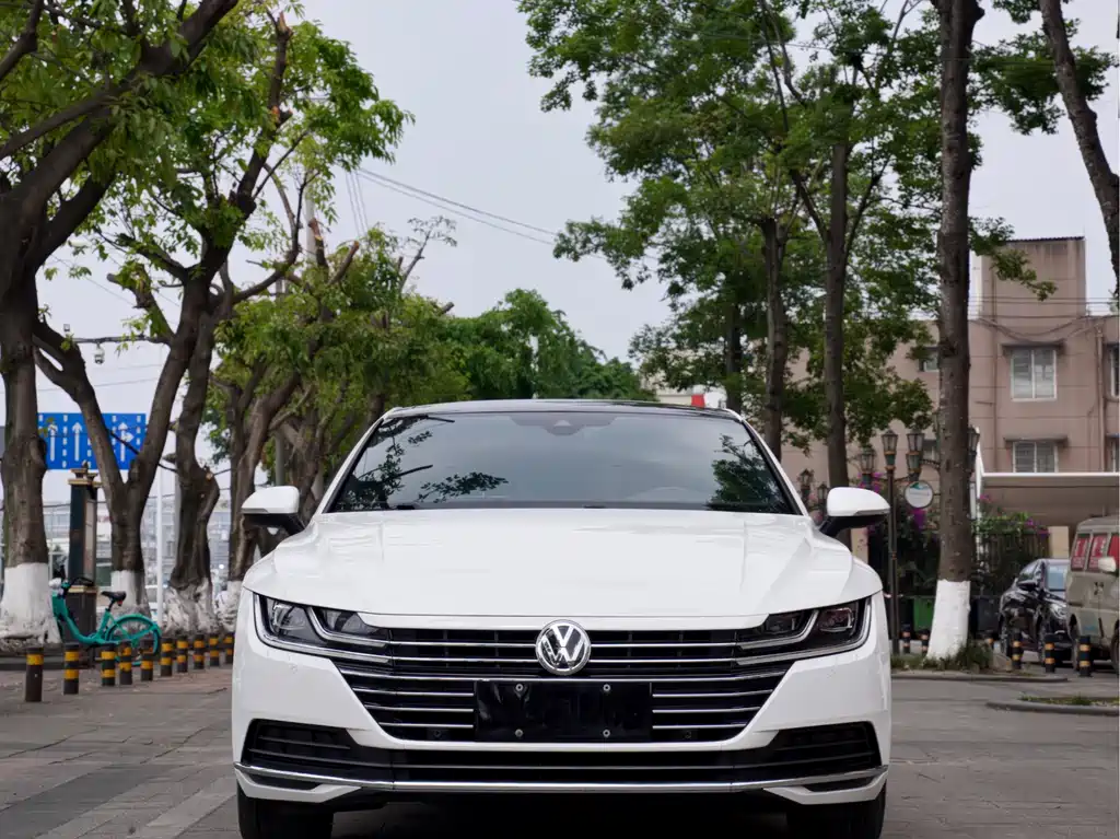 FAW-Volkswagen CC 2019 330TSI Charming Edition National V купить на сайте DeffCars