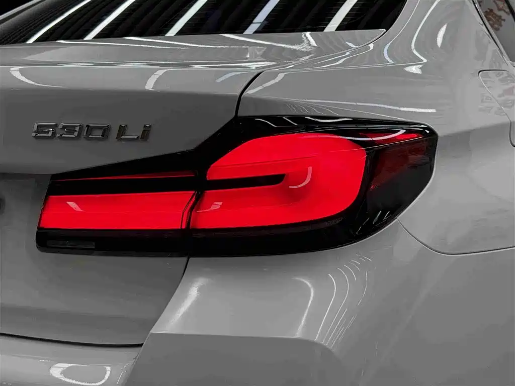 BMW 5 Series 2023 530Li Leading M Sports Package купить на сайте DeffCars