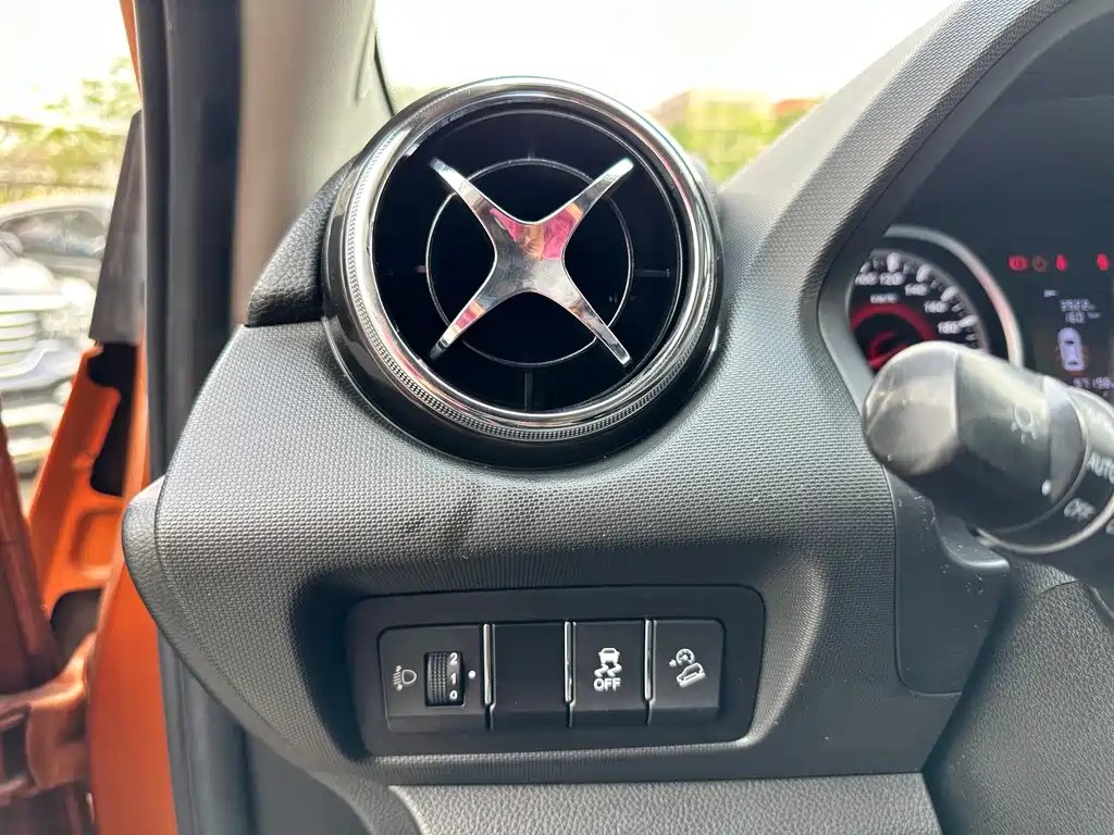 Southeast DX3 2018 1.5L manual premium model купить на сайте DeffCars