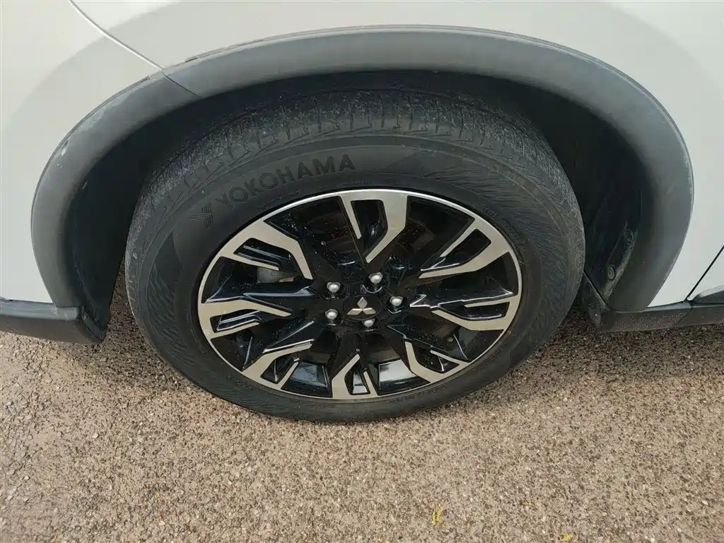 Outlander 2019 2.4L four-wheel drive exclusive version, 7 seats, National VI купить на сайте DeffCars