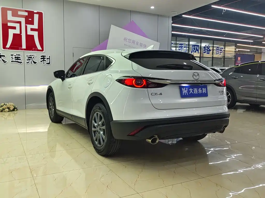 Mazda CX-4 2021 2.0L automatic two-wheel drive Blue Sky Vitality Edition купить на сайте DeffCars