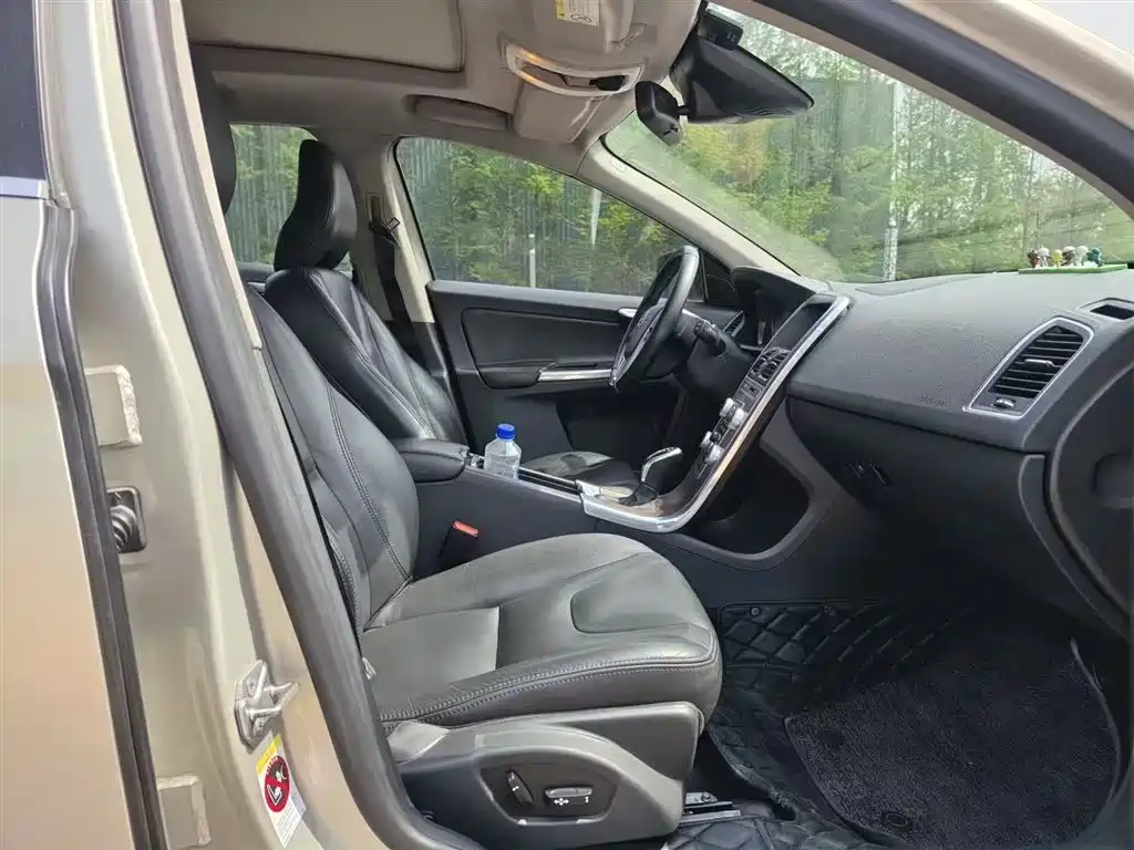 Volvo XC60 2017 T5 AWD Smart Edition купить на сайте DeffCars