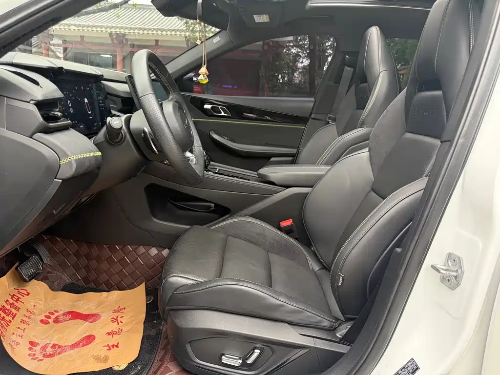 Lynk & Co 03 2023 1.5TD DCT Pro купить на сайте DeffCars
