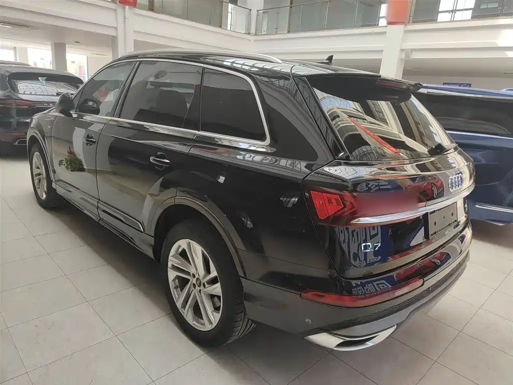 Audi Q7 2023 45 TFSI quattro S line sports купить на сайте DeffCars