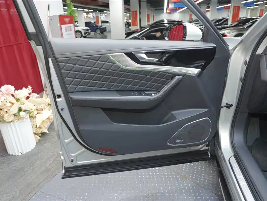 Hongqi HS5 2019 2.0T Zhilian Flagship Edition купить на сайте DeffCars