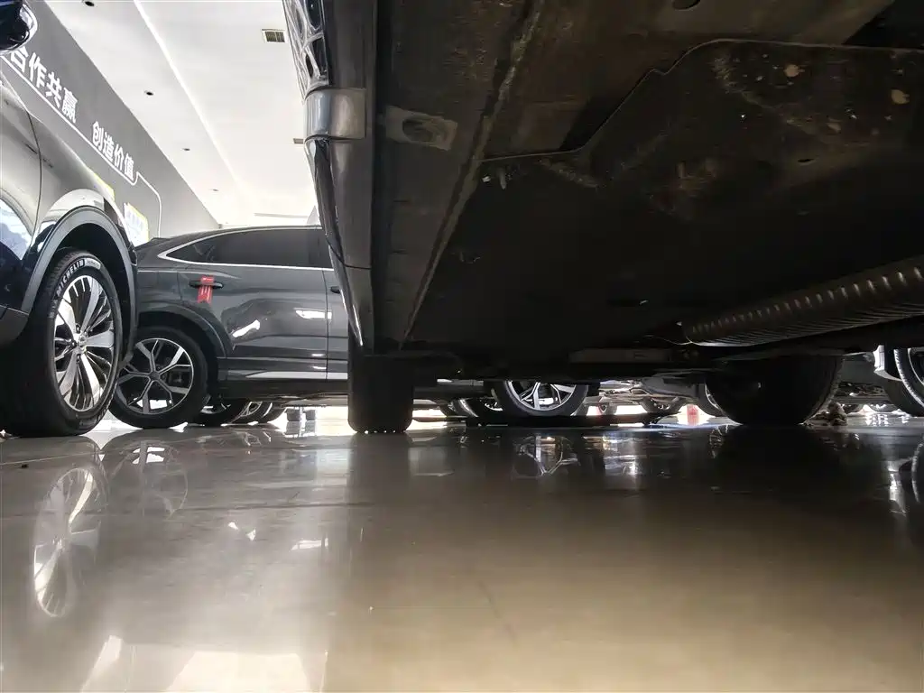 Hongqi HS5 2023 2.0T Qixiang Pro version купить на сайте DeffCars