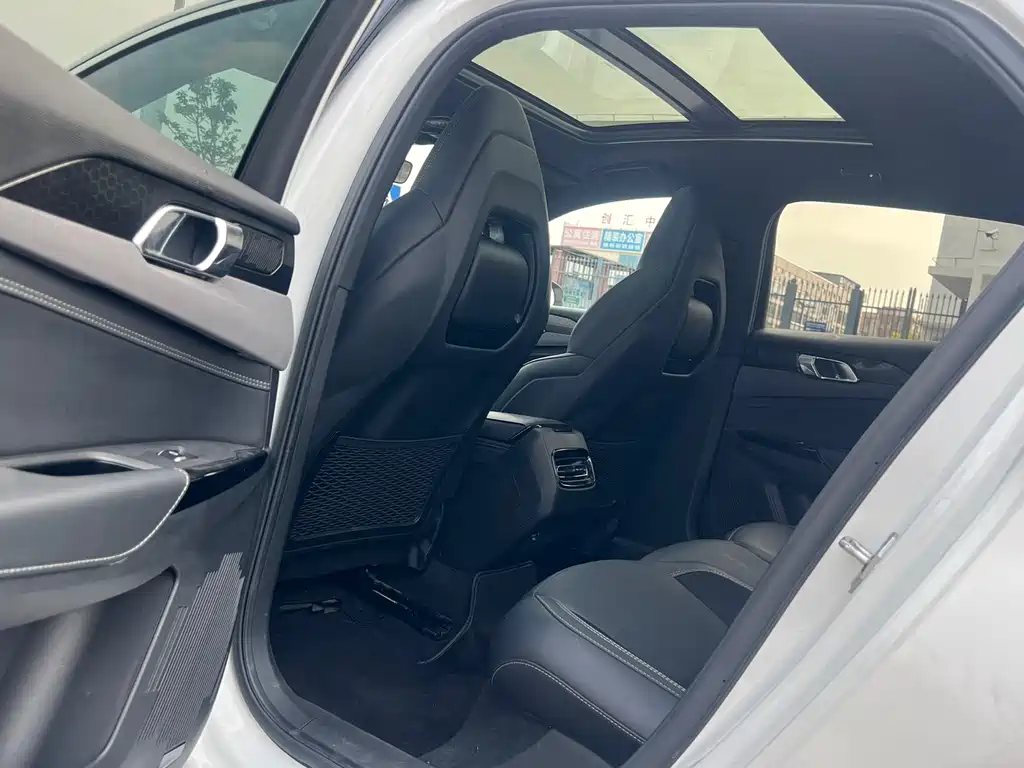 Lynk & Co 03 2022 1.5TD DCT Pro купить на сайте DeffCars