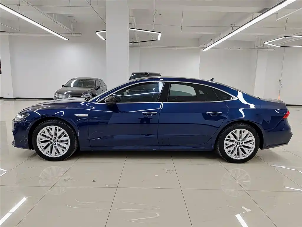 Audi A7L 2024 45TFSI S-line Dream Building Liquid Crystal Package купить на сайте DeffCars