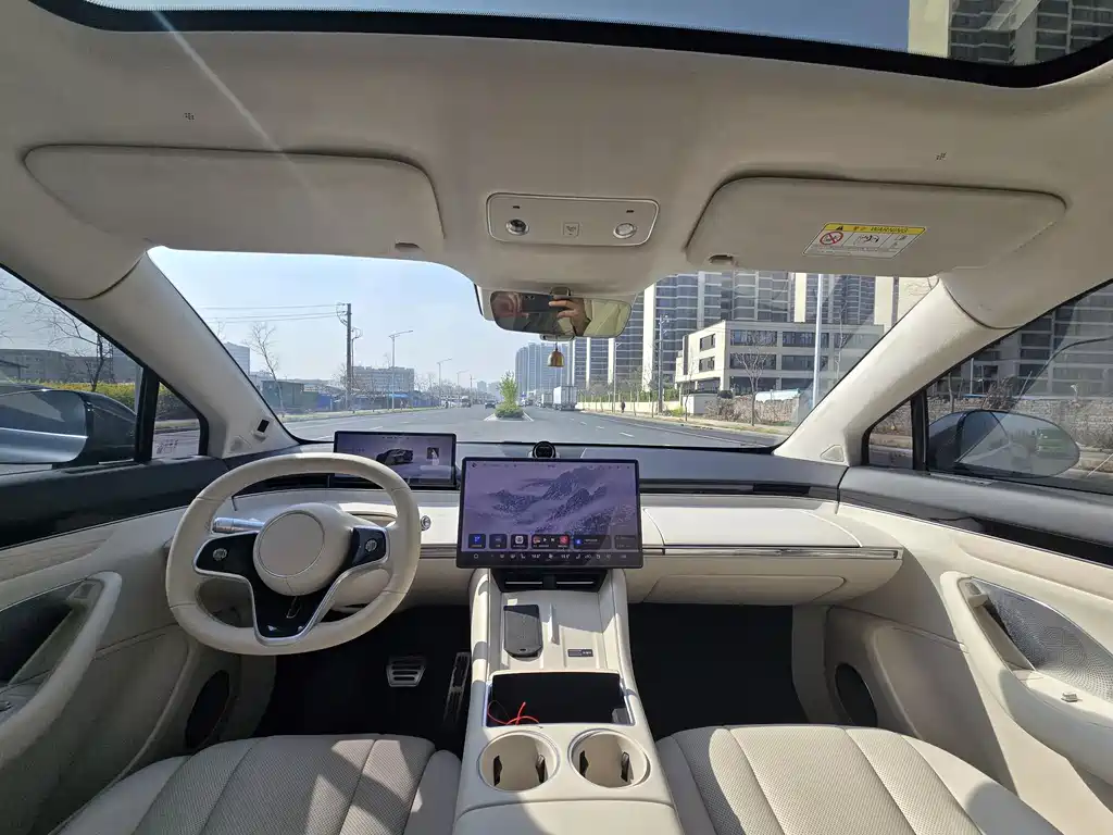 Zhijie R7 2025 extended range 251km Pro купить на сайте DeffCars