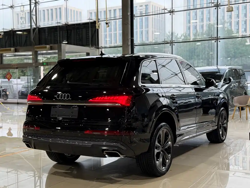 Audi Q7 2025 55 TFSI quattro S line sports купить на сайте DeffCars
