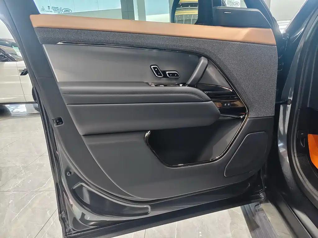 Range Rover Sport 2024 400PS Dynamic SE купить на сайте DeffCars