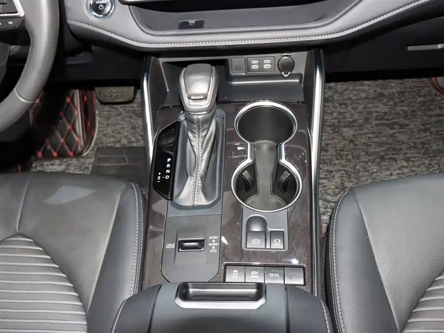 Crown Lufang 2023 2.5L HEV four-wheel drive luxury version купить на сайте DeffCars