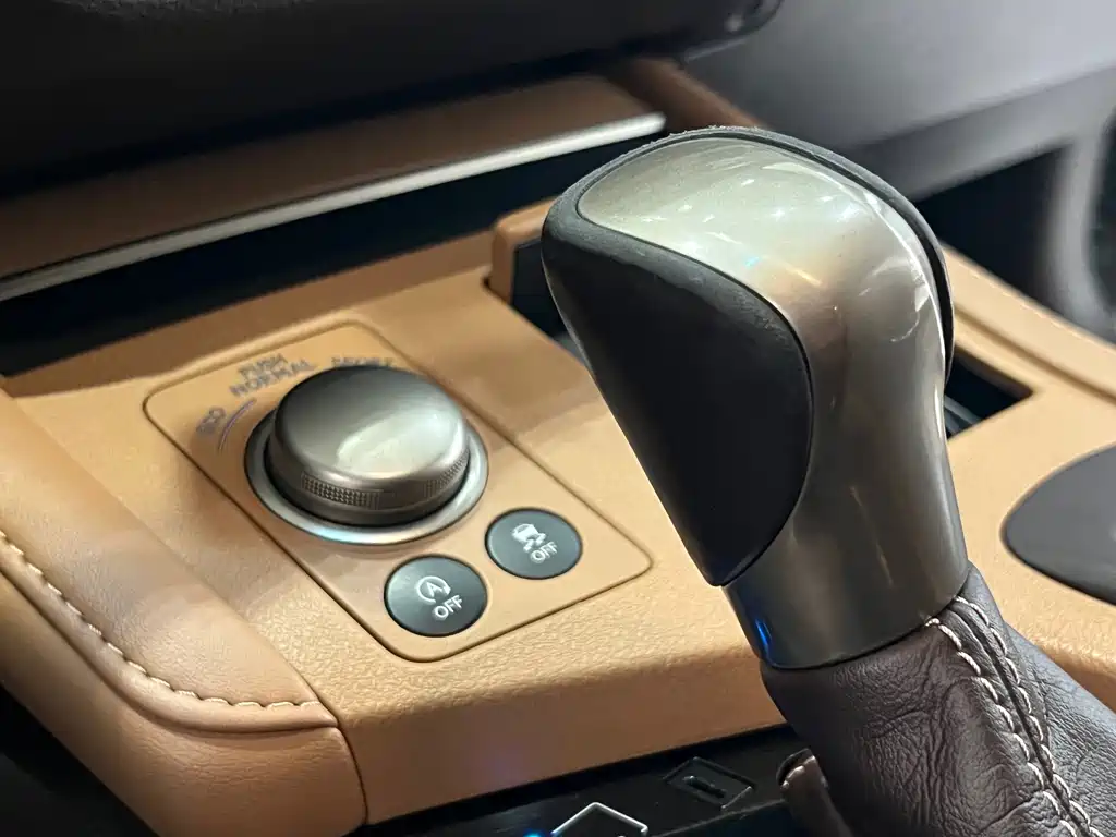 Lexus ES 2015 200 Elite Edition купить на сайте DeffCars