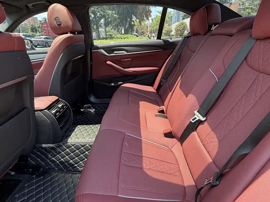 BMW 5 Series New Energy 2021 Model 535Le M Sports Package купить на сайте DeffCars