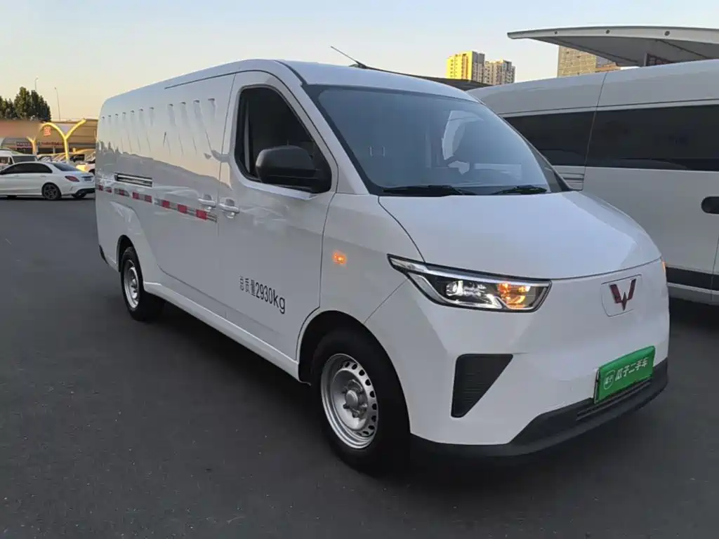 Wuling Yangguang 2024 300km practical window-sealed version 60kW купить на сайте DeffCars