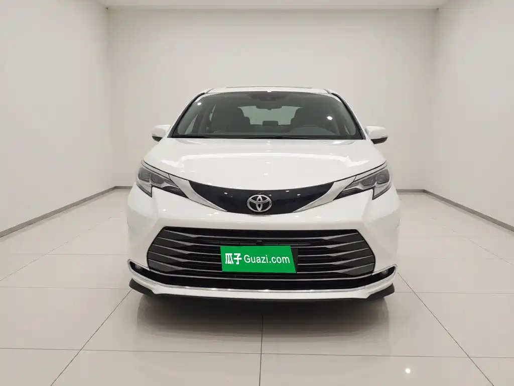 SIENNA 2023 2.5L Hybrid Premium Edition купить на сайте DeffCars