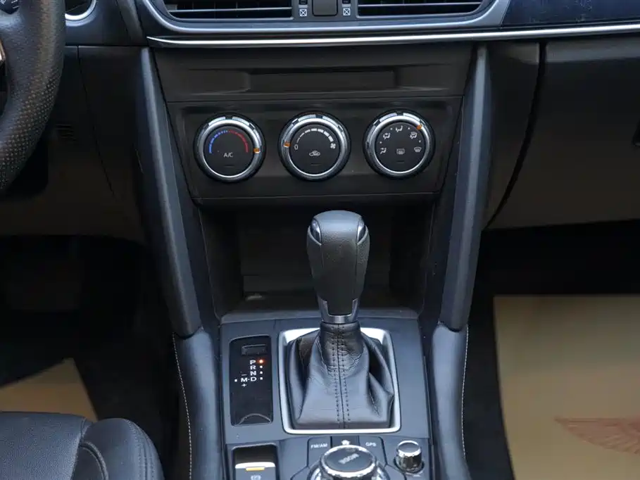 Mazda CX-4 2020 2.0L automatic two-wheel drive Blue Sky Vibrant Edition купить на сайте DeffCars