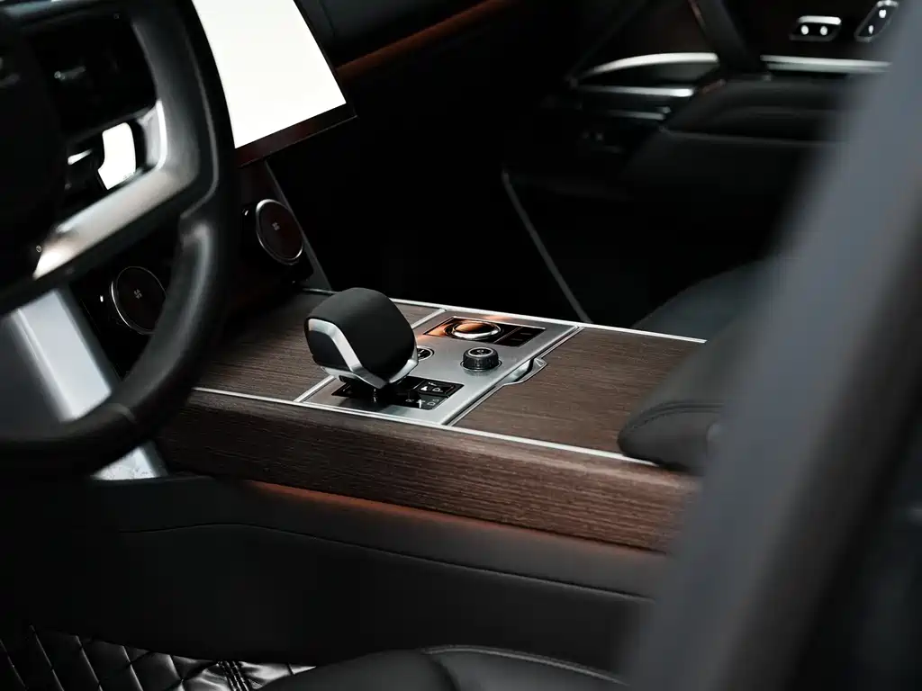 Range Rover 2023 facelift 3.0 L6 400PS Extended Edition купить на сайте DeffCars