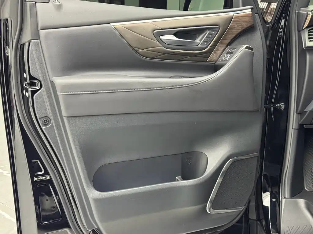 Wilfa 2024 Crown Dual Engine 2.5L Supreme Executive Edition купить на сайте DeffCars