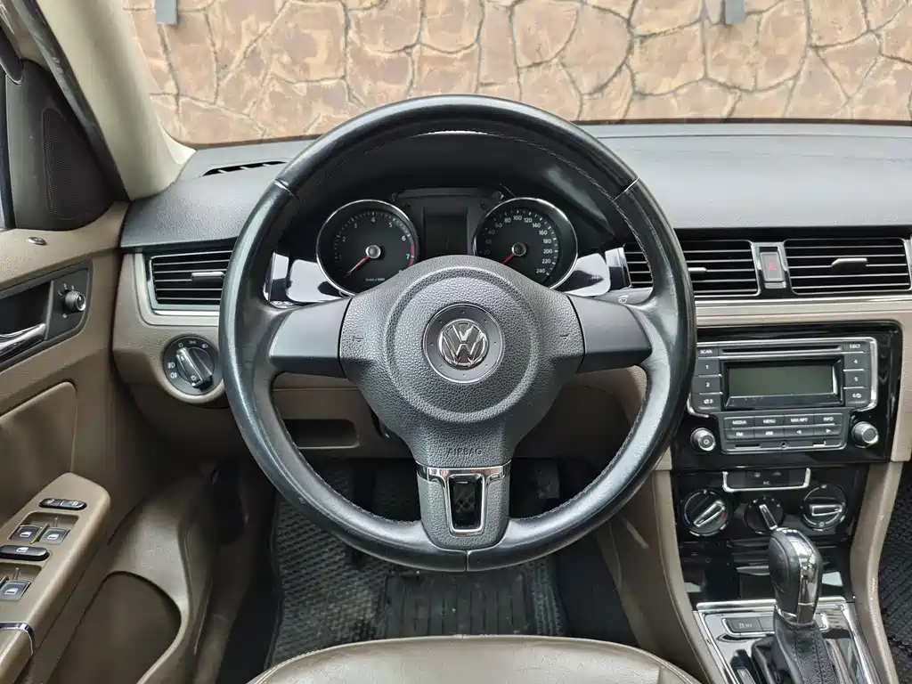 Bora 2013 1.4T automatic comfort model купить на сайте DeffCars