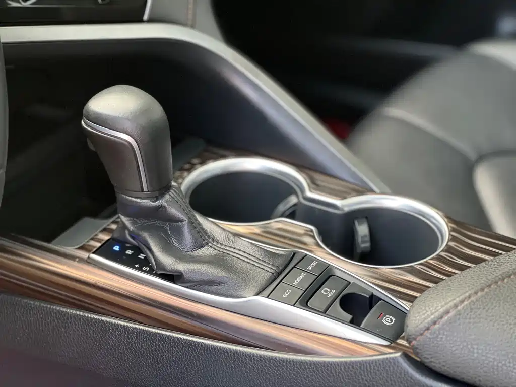 Camry 2018 2.5G Deluxe Edition купить на сайте DeffCars