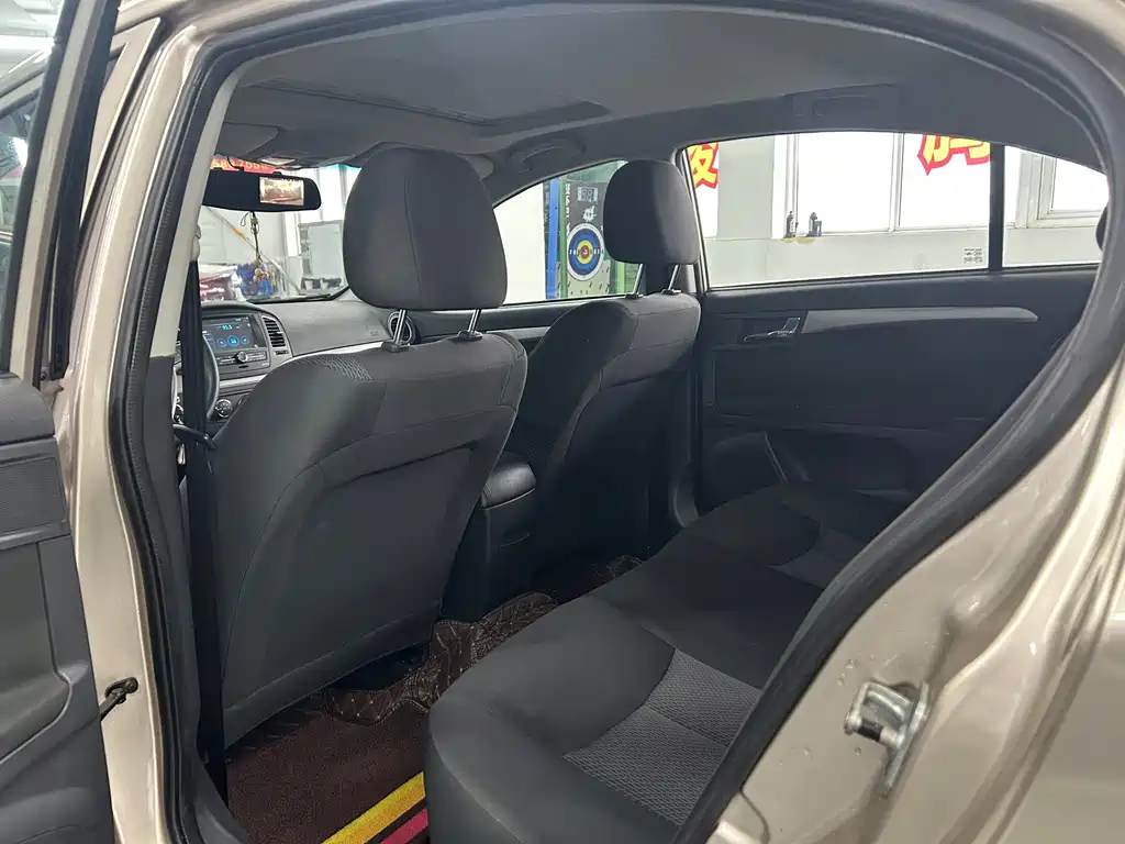 Roewe 350 2015 1.5L automatic exclusive version купить на сайте DeffCars