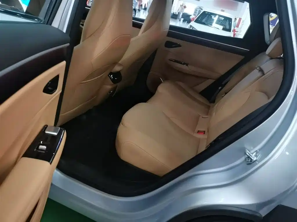 Galaxy L7 2025 EM-i 115km Discovery+ Edition купить на сайте DeffCars