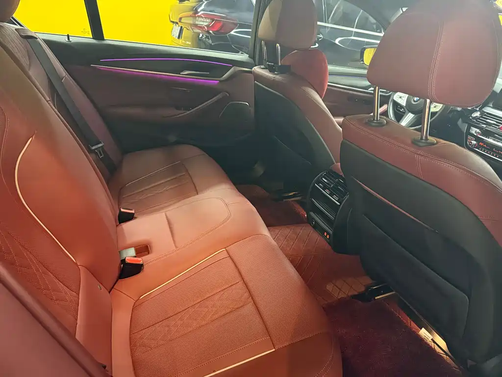 BMW 5 Series 2023 530Li Leading M Sports Package купить на сайте DeffCars