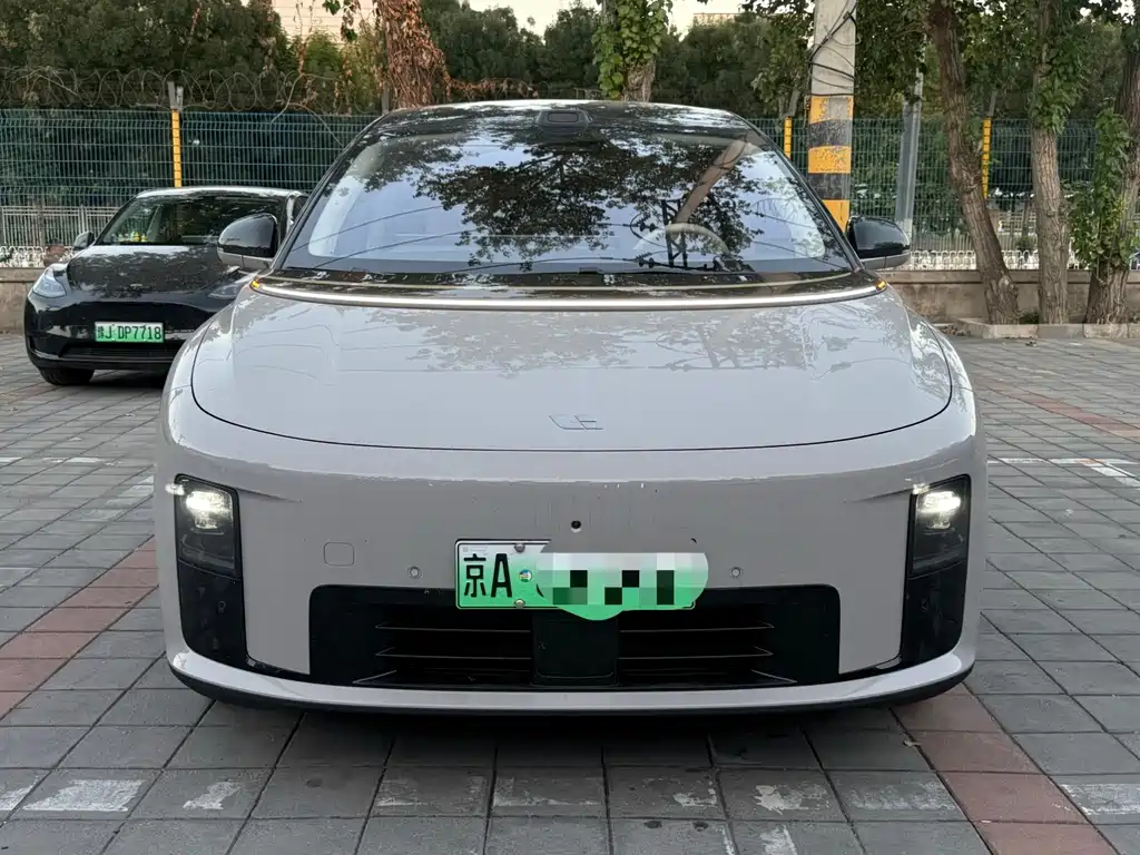 Ideal i8 2025 Standard Edition купить на сайте DeffCars