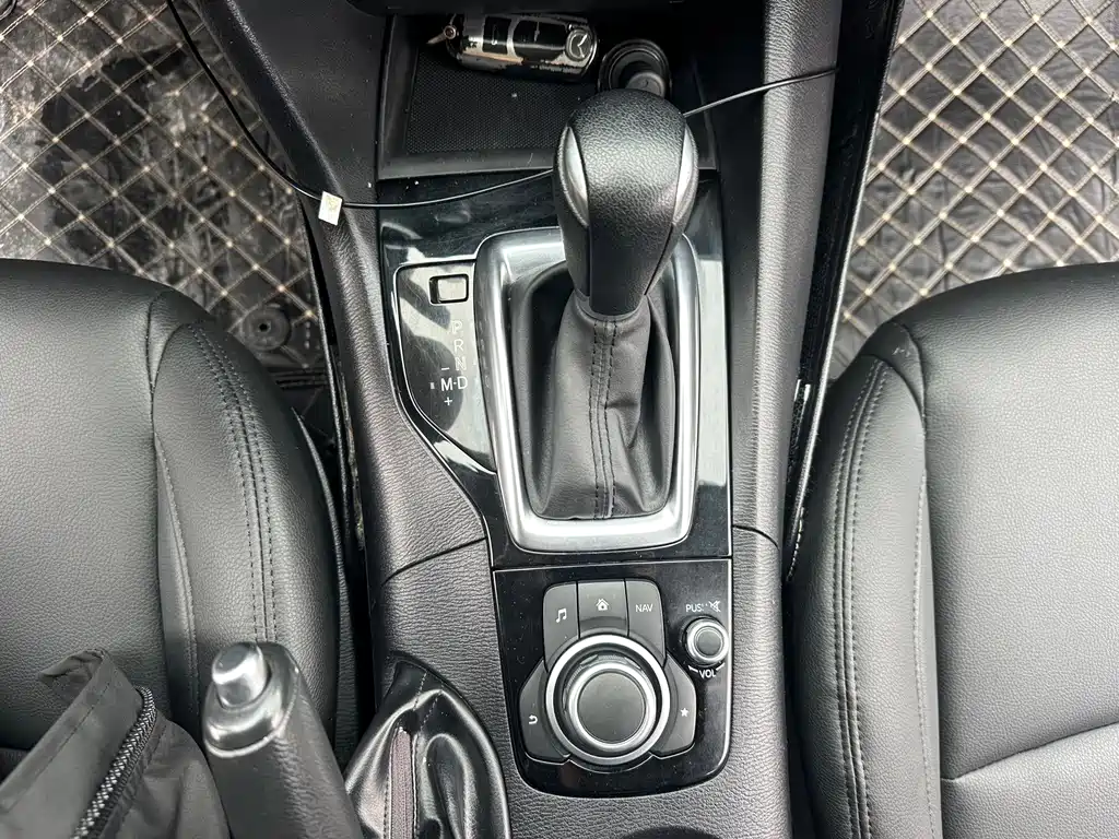 Mazda Axela 2016 Three-Car 1.5L Automatic Luxury Edition купить на сайте DeffCars