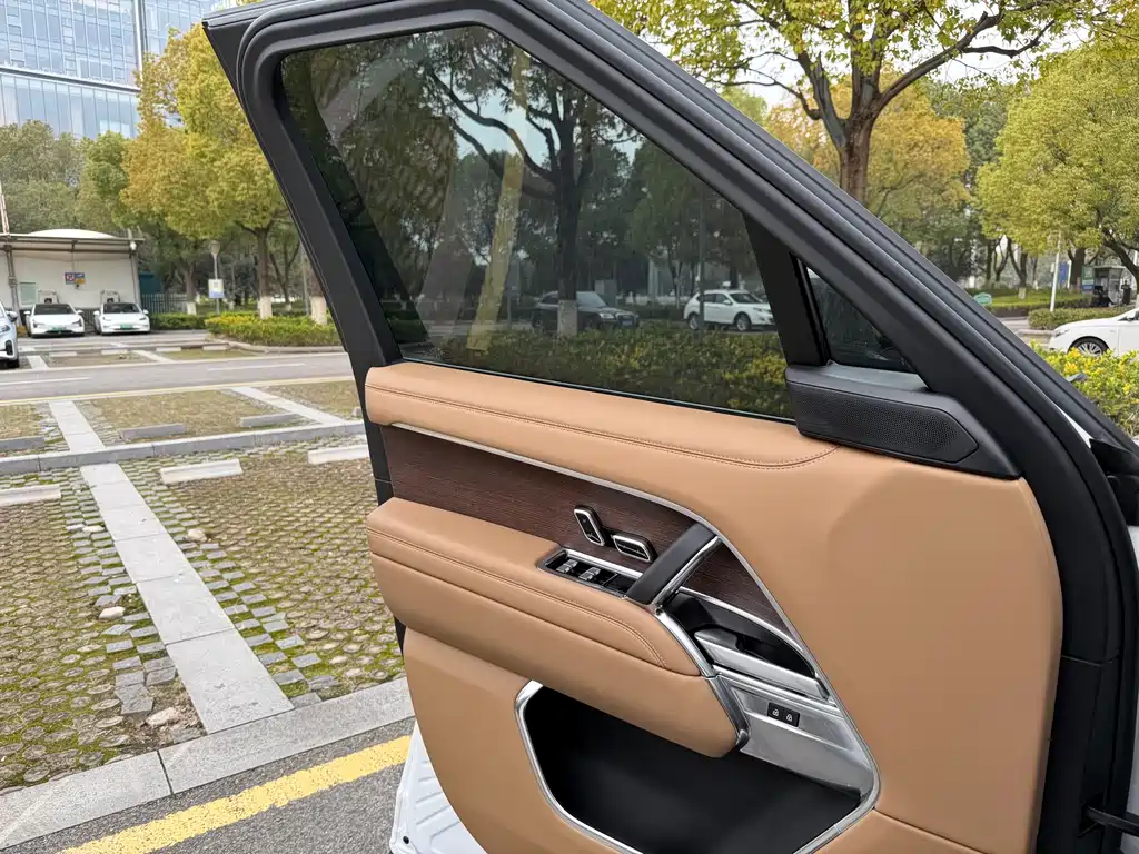Range Rover 2023 3.0 L6 400PS Genesis Extended Edition купить на сайте DeffCars