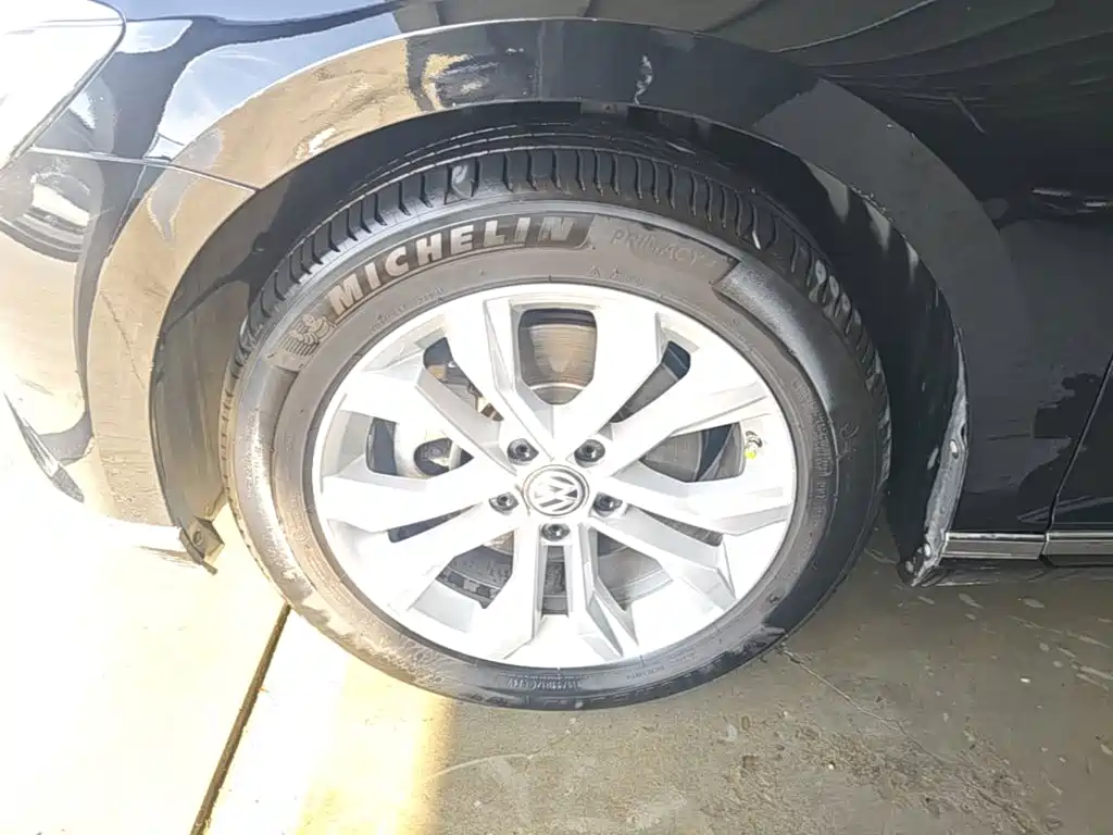 MAGOTAN 2018 330TSI DSG luxury model купить на сайте DeffCars