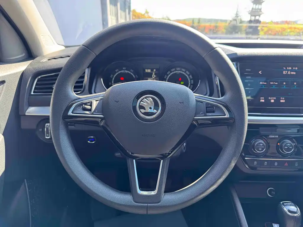 Komic 2022 1.5L automatic comfort version купить на сайте DeffCars