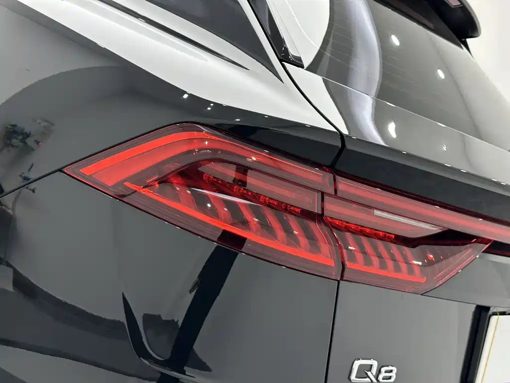 Audi Q8 2022 45 TFSI luxury and dynamic model купить на сайте DeffCars