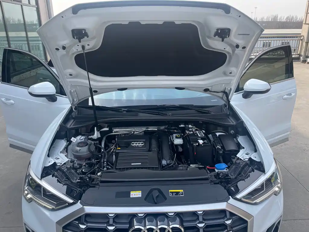 Audi Q3 2022 35 TFSI aggressive and dynamic купить на сайте DeffCars