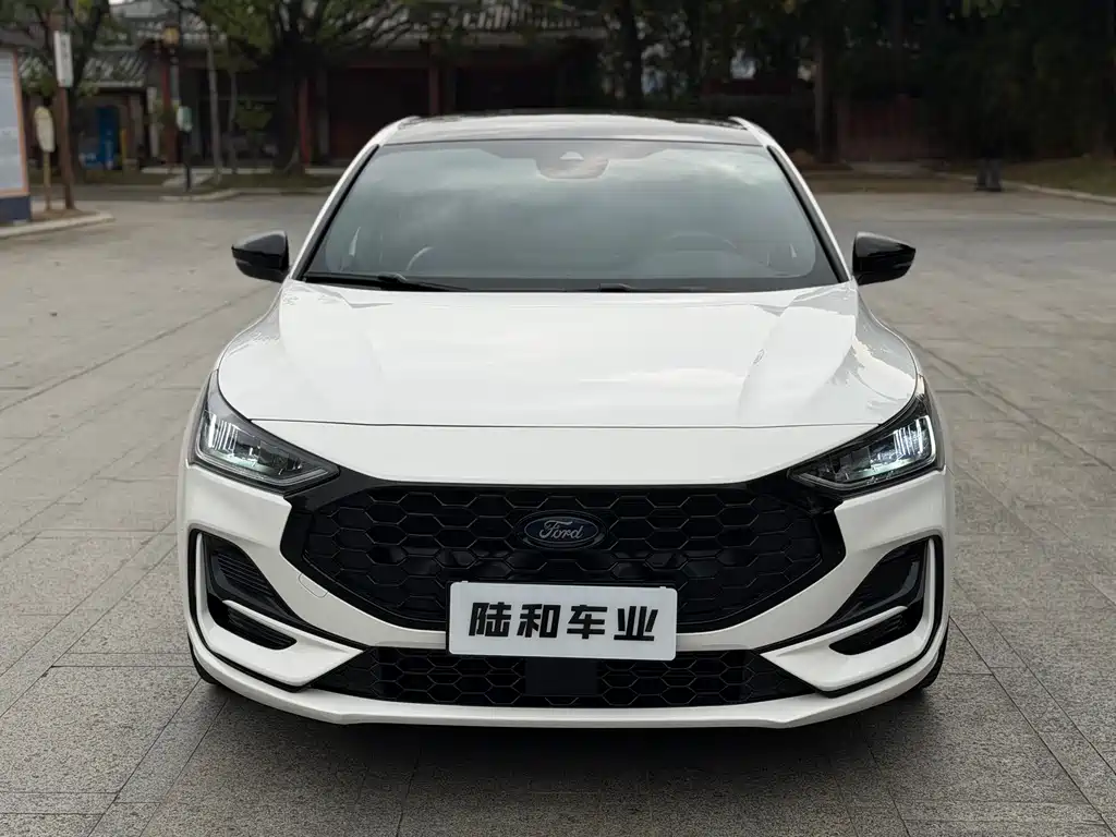 Focus 2022 Hatchback EcoBoost 180 Automatic ST Line купить на сайте DeffCars