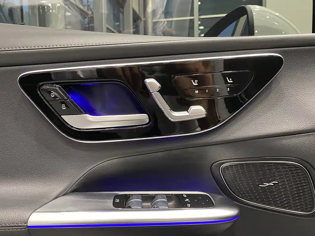 Mercedes-Benz GLC 2024 GLC 260 L 4MATIC luxury model 5 seats купить на сайте DeffCars