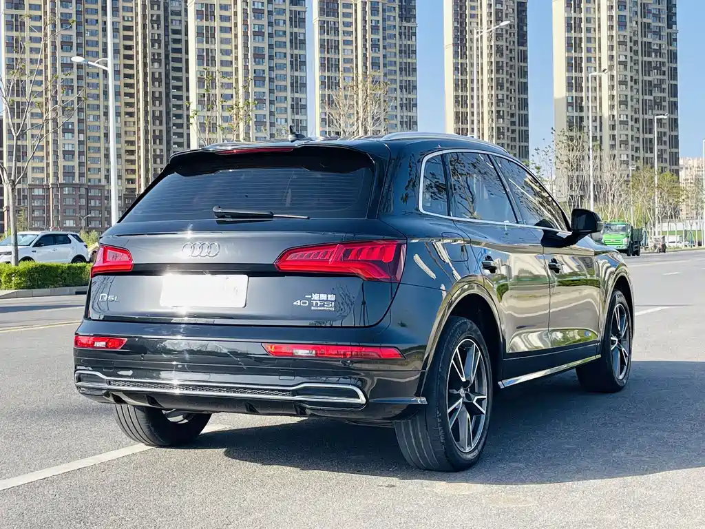 Audi Q5L 2020 40 TFSI enjoys fashionable style купить на сайте DeffCars