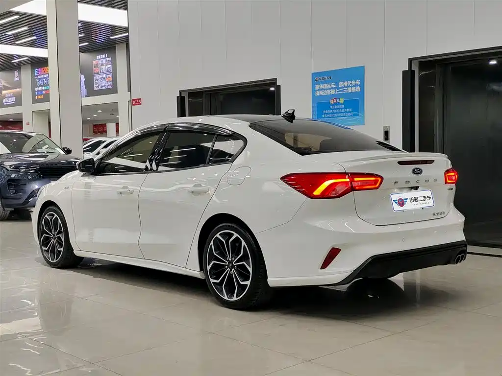 Focus 2021 Sedan EcoBoost 180 Automatic ST Line купить на сайте DeffCars