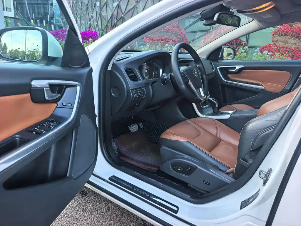 Volvo S60 2017 S60L T5 Smart Edition купить на сайте DeffCars