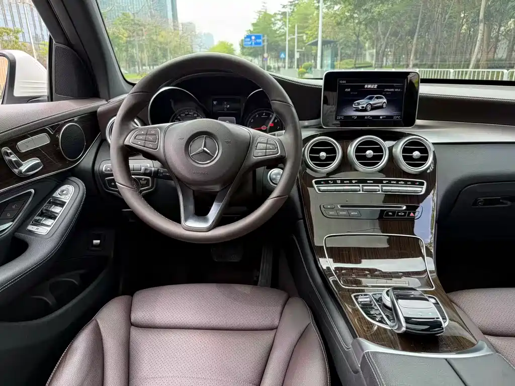 Mercedes-Benz GLC 2018 facelift GLC 260 4MATIC luxury model купить на сайте DeffCars